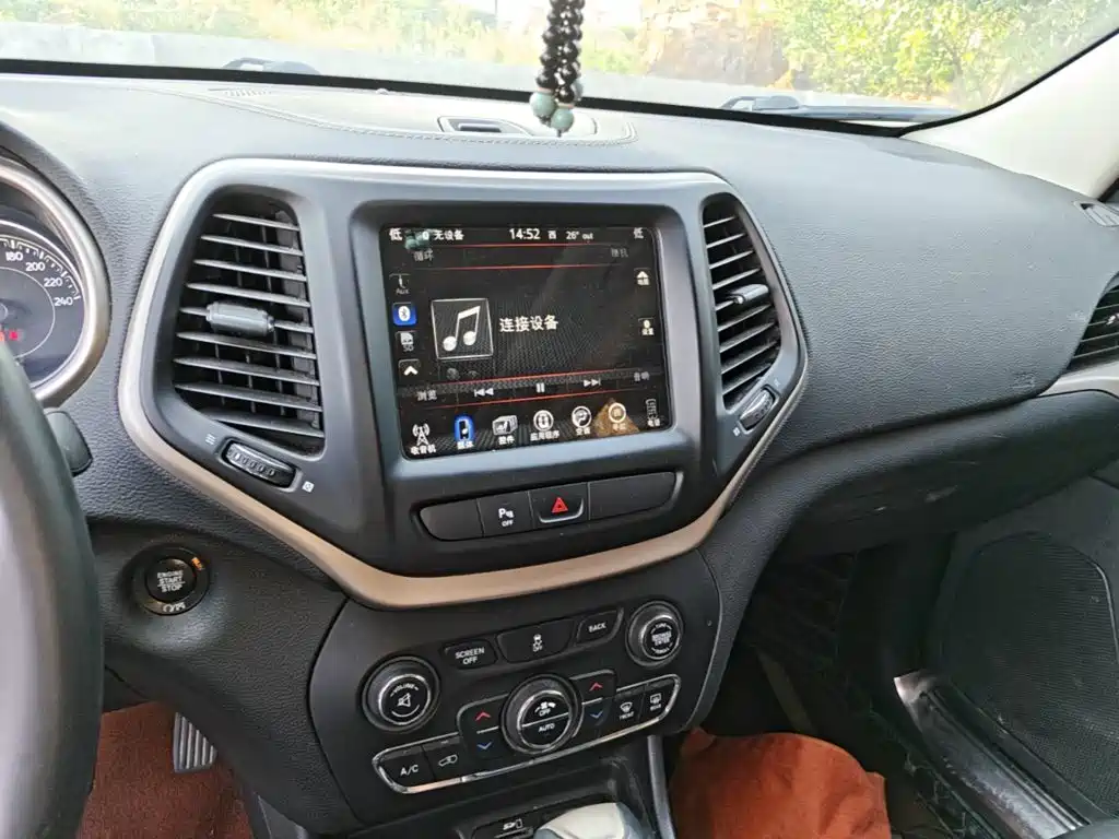 Jeep Cherokee — миниатюра 13