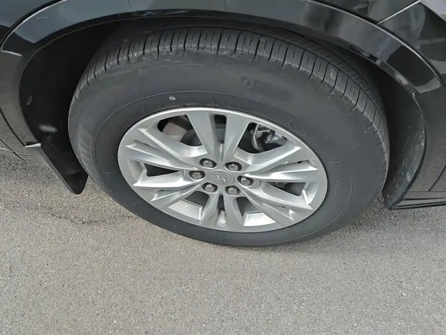 Cadillac XT6 2020 28T мест