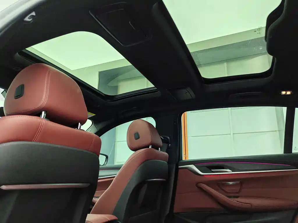 BMW 5 Series New Energy — миниатюра 8