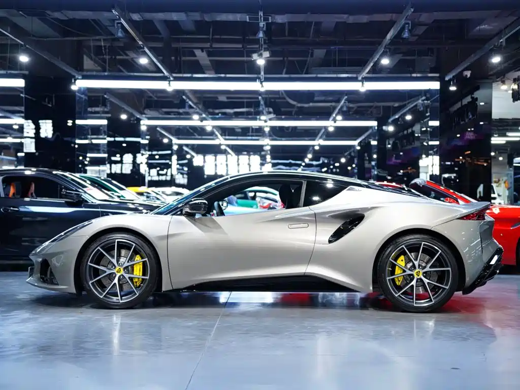 Lotus Emira — миниатюра 4