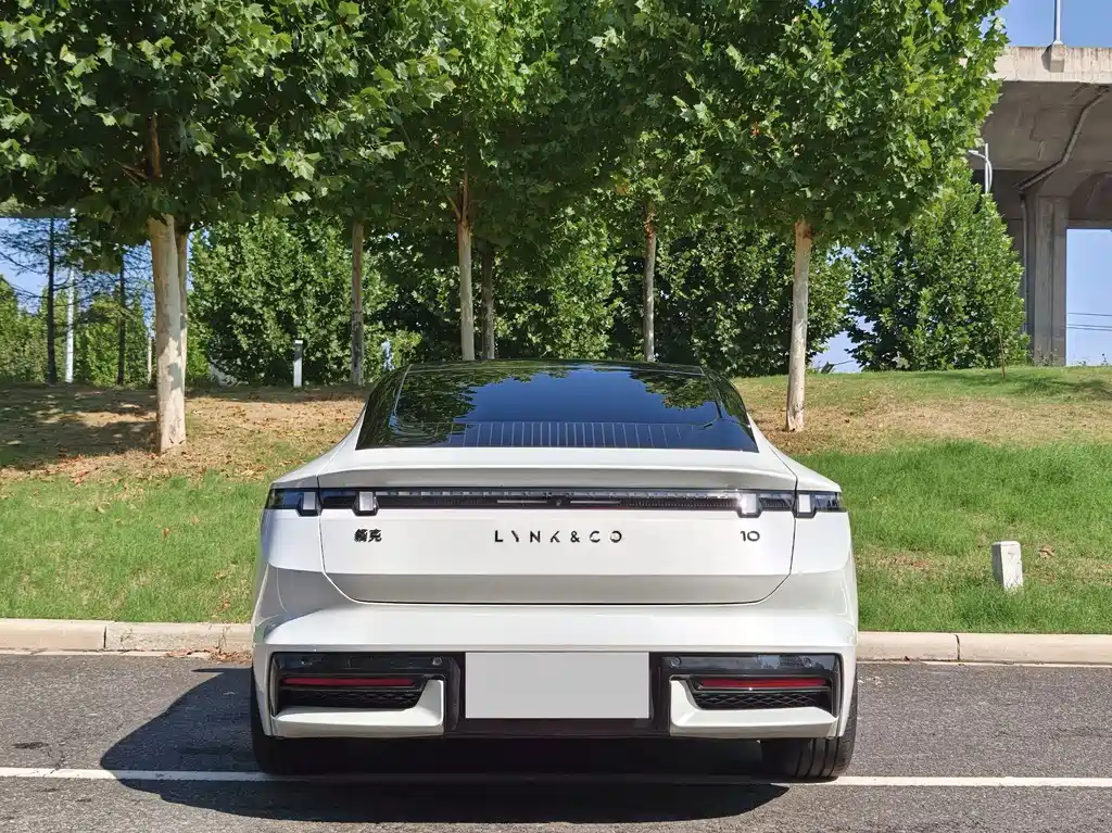 Lynk & Co 10 — миниатюра 15