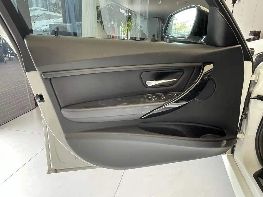BMW 3 Series — миниатюра 12