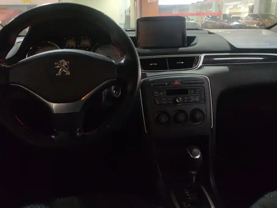 Peugeot 308 — миниатюра 12