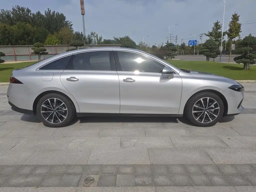 ROEWE D7