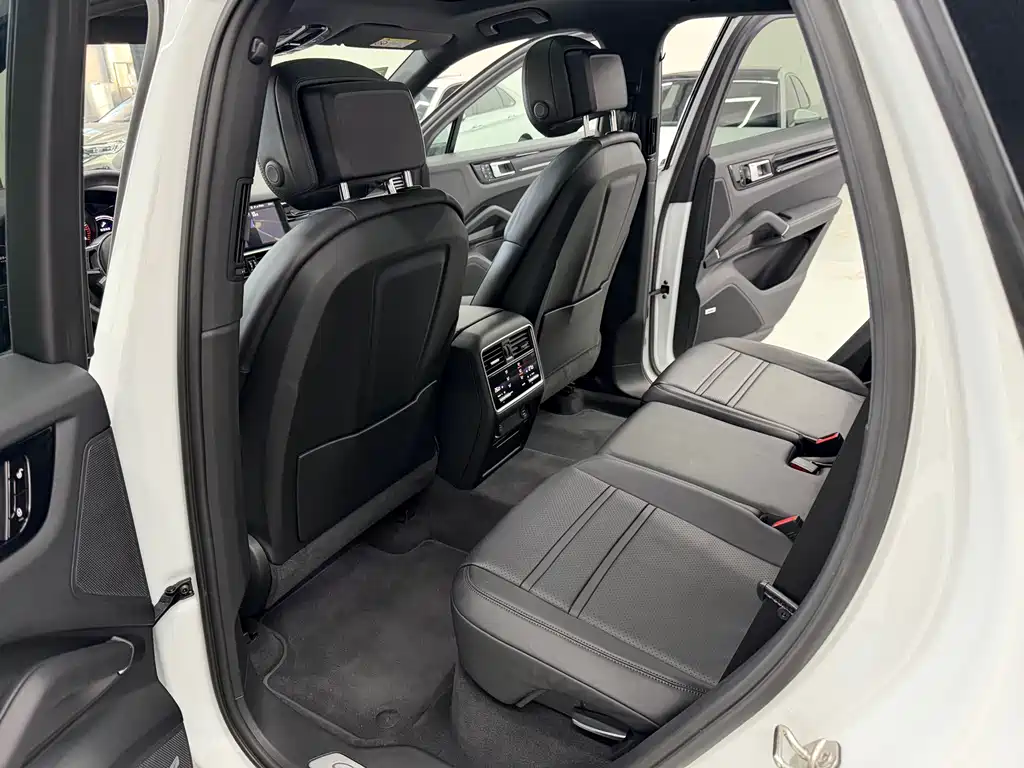 PORSCHE CAYENNE NEW ENERGY