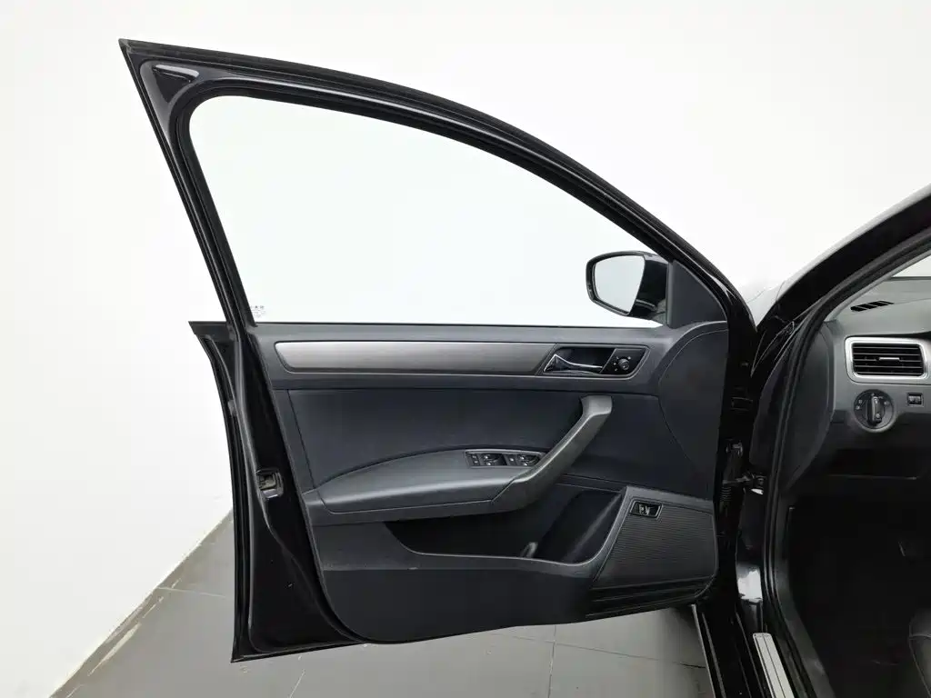 Volkswagen Santana — миниатюра 8