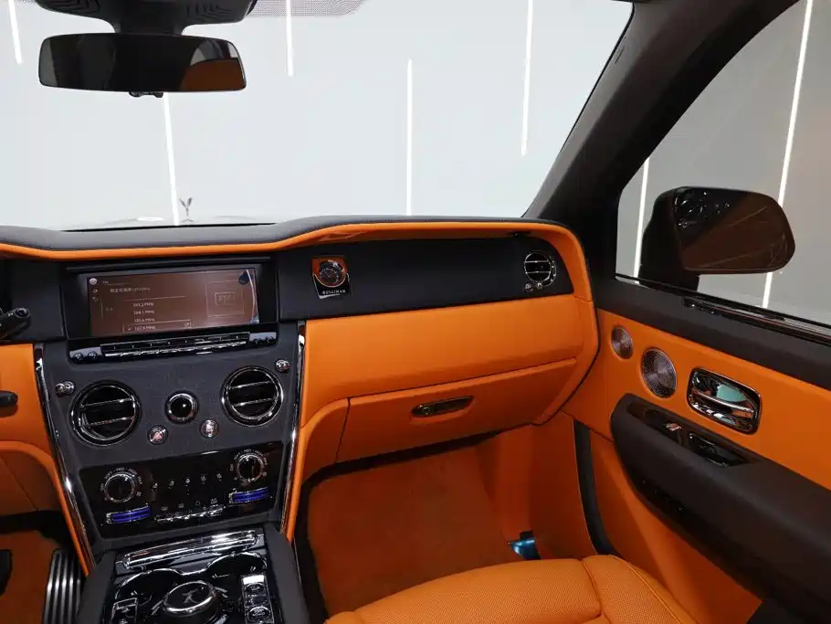 Rolls-Royce Cullinan — миниатюра 16