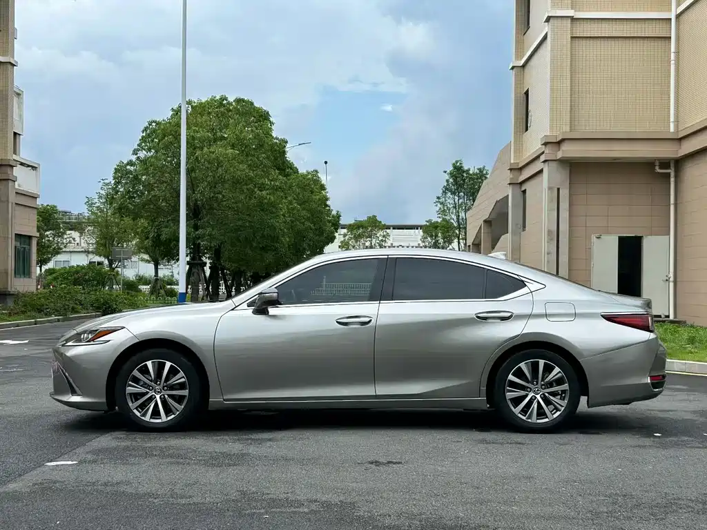 Lexus ES — миниатюра 5