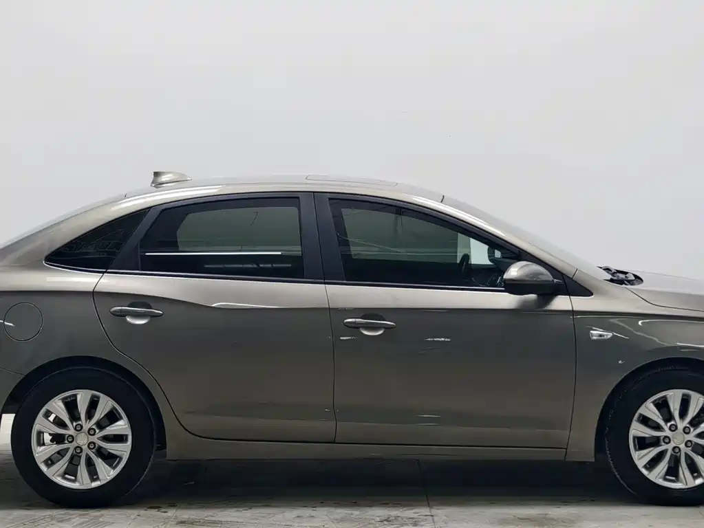 Buick Excelle — миниатюра 8