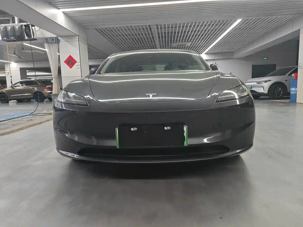 Tesla Model 3 — миниатюра 2