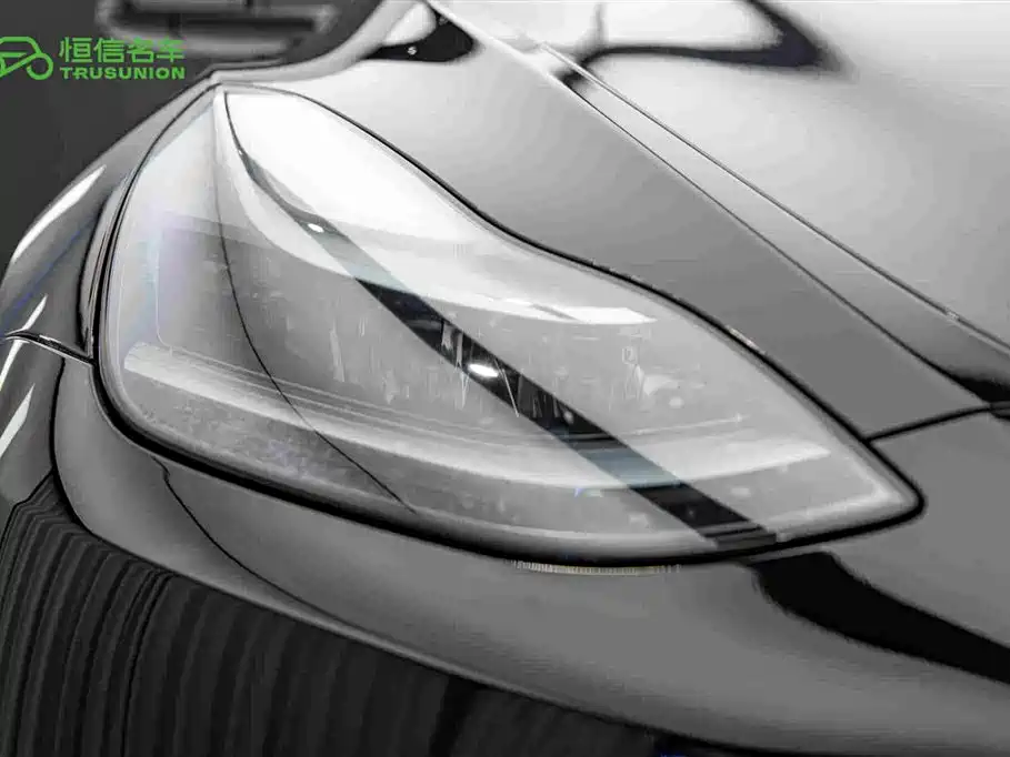 Tesla Model Y — миниатюра 10