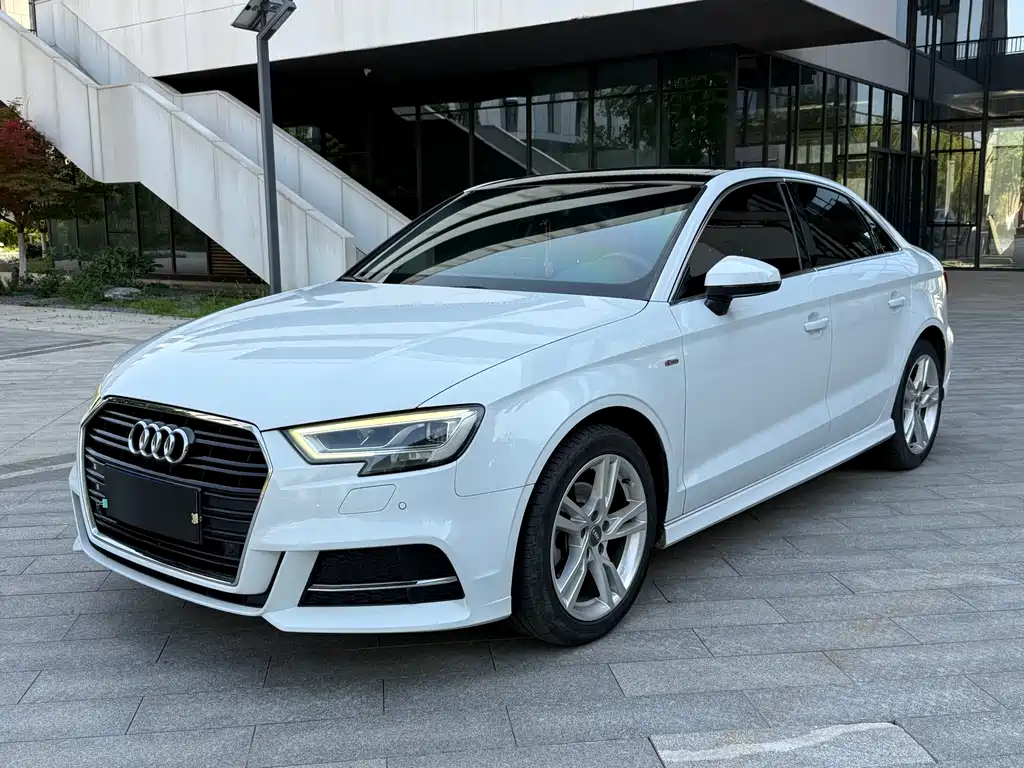 Audi A3 2019 Limousine 35 TFSI Fashion V