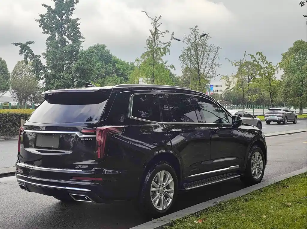 CADILLAC XT6