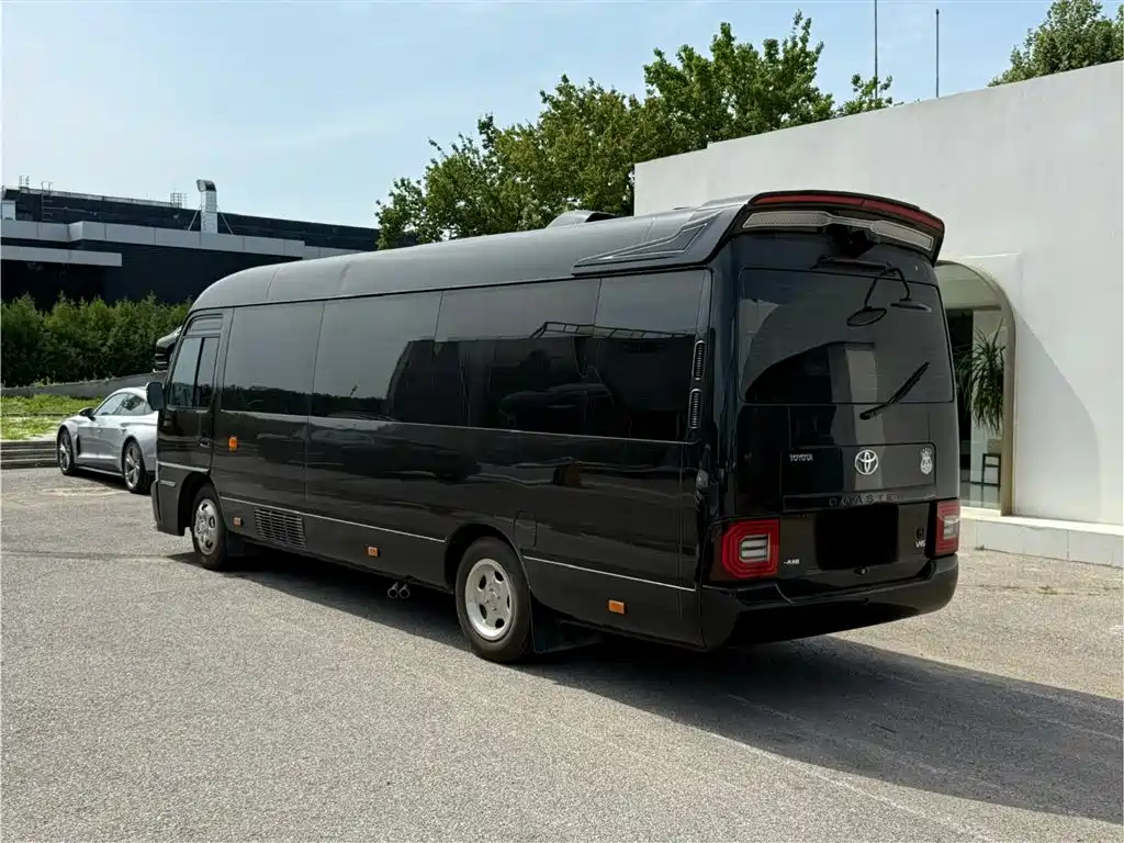 Toyota Coaster — миниатюра 9