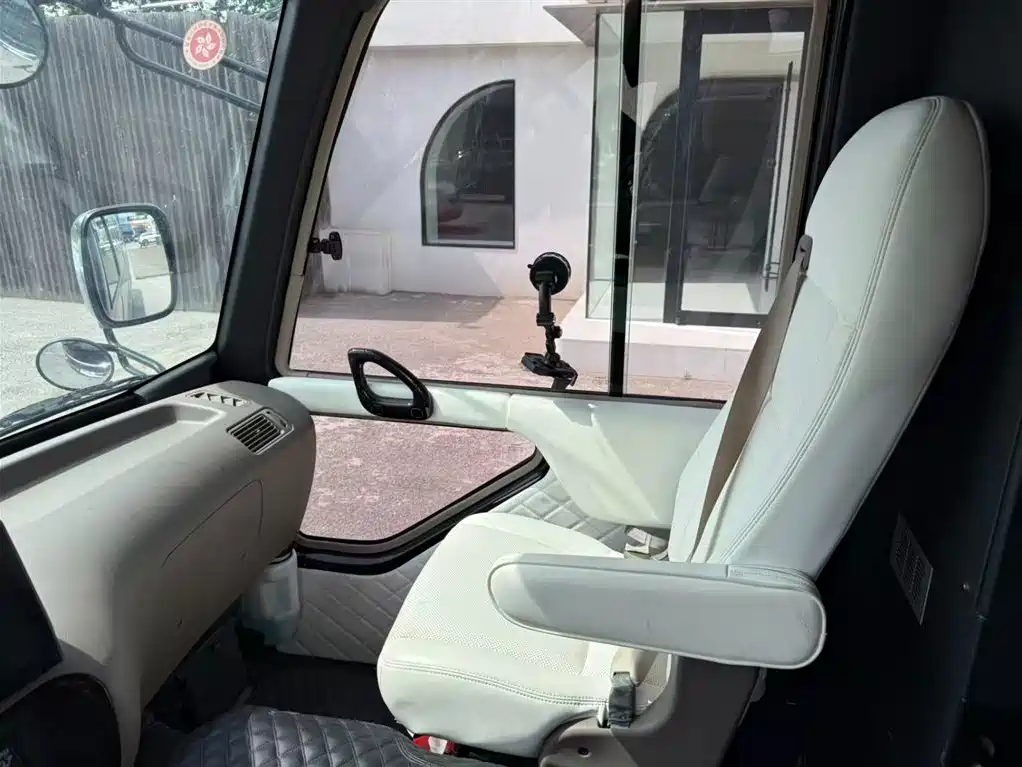 Toyota Coaster — миниатюра 14