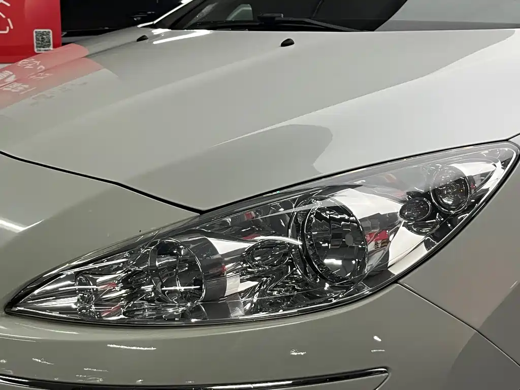 Peugeot 408 2013 2.0L AT Comfort