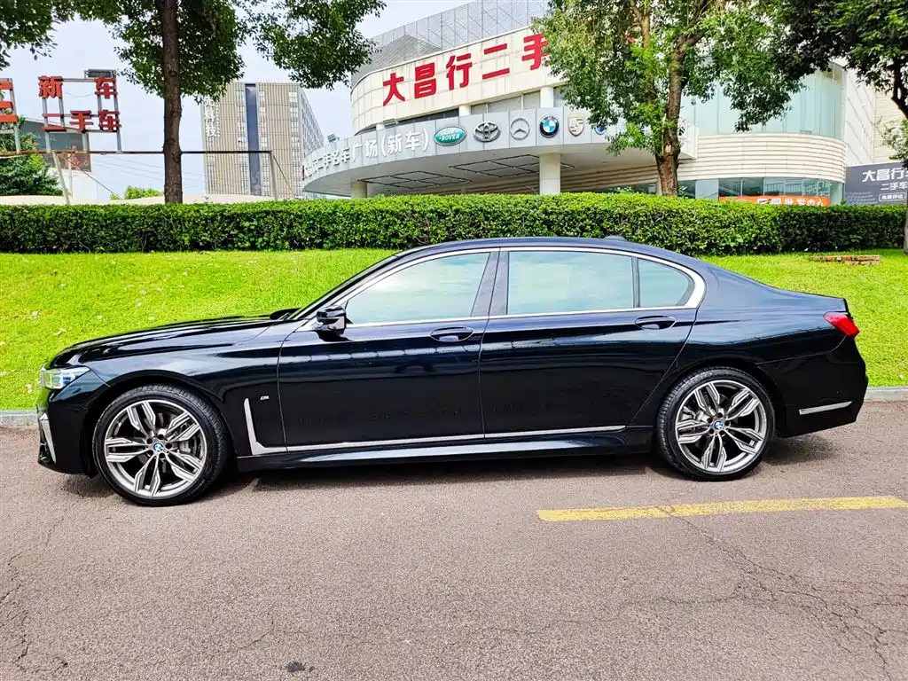 BMW 7 SERIES
