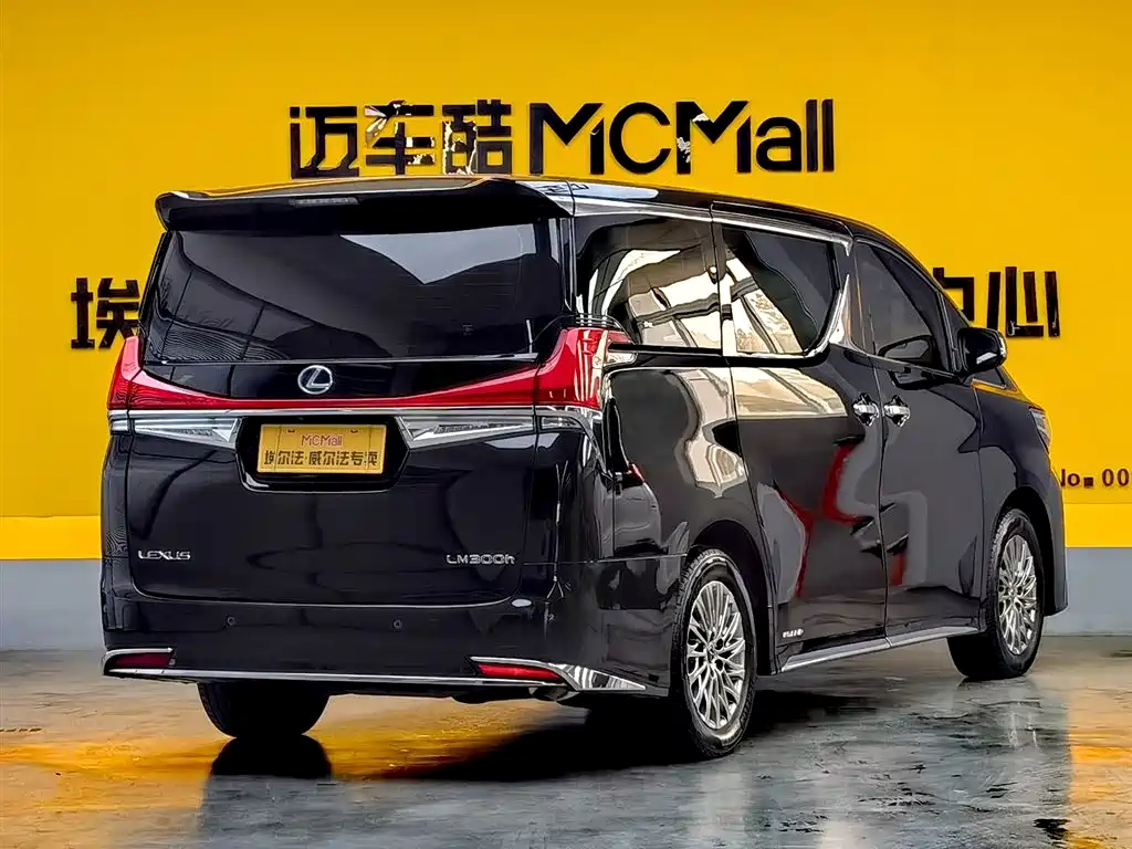 LEXUS LM