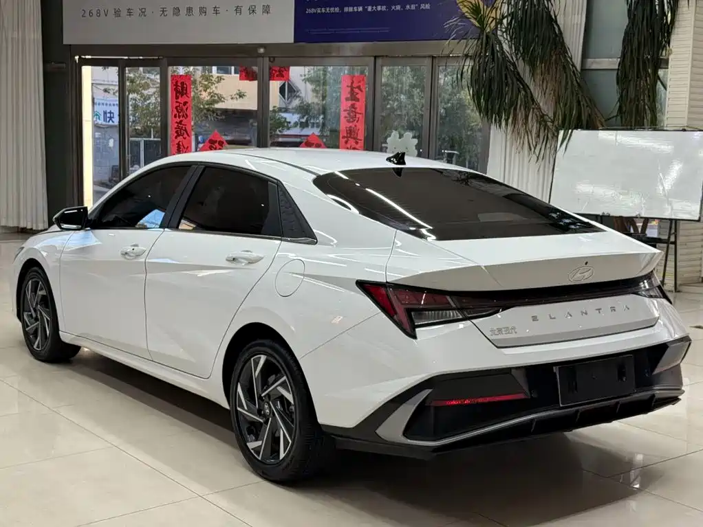 Hyundai Elantra — миниатюра 6