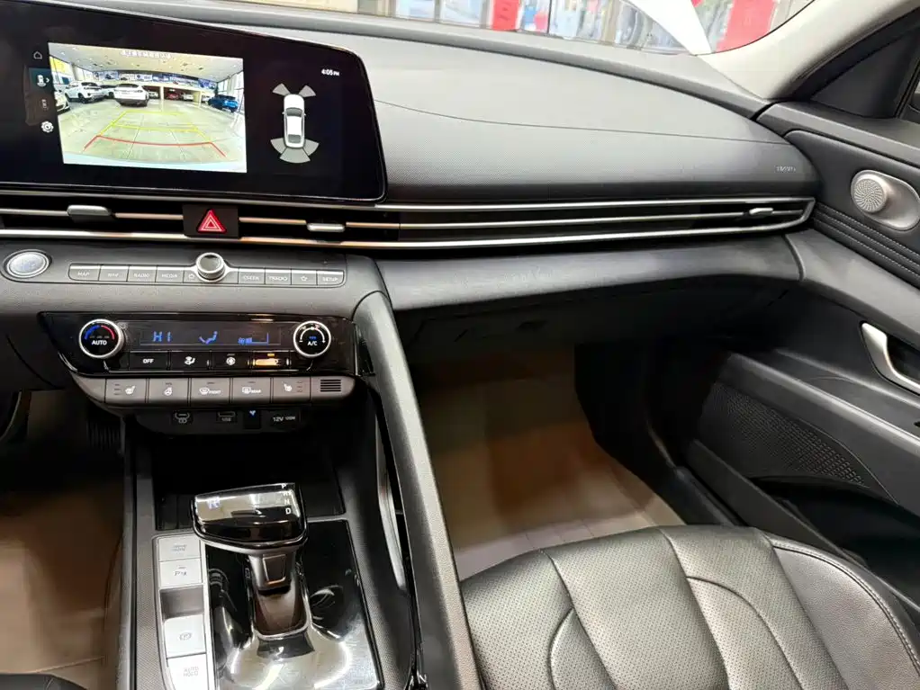 Hyundai Elantra — миниатюра 12