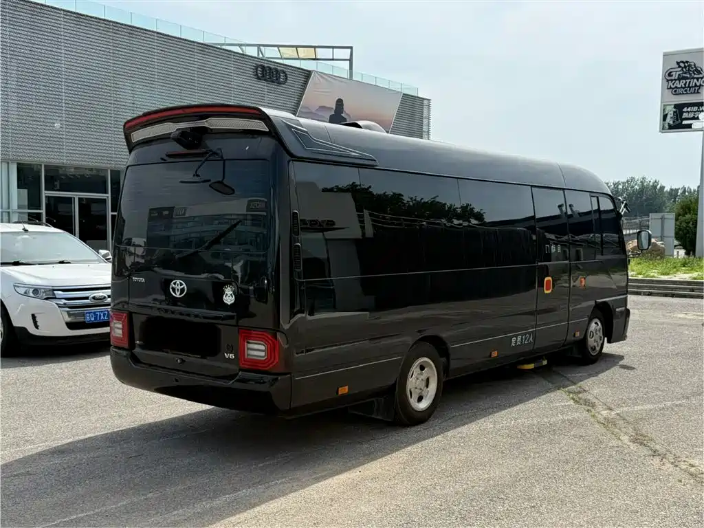 Toyota Coaster — миниатюра 7