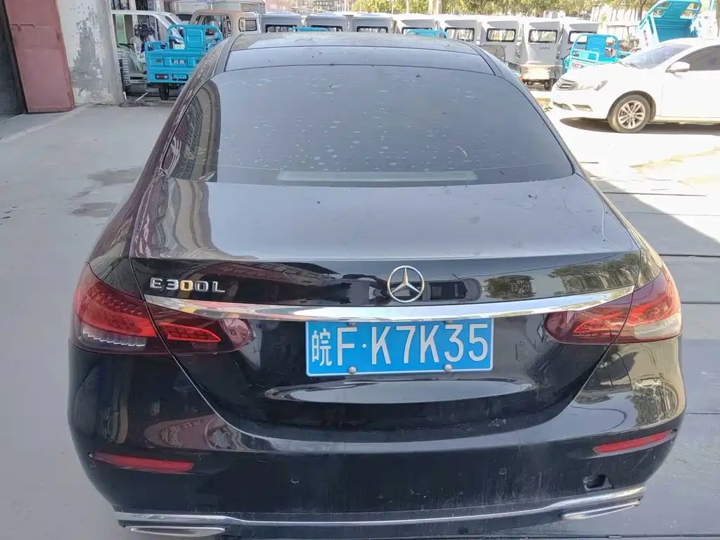 Mercedes-Benz E-Class — миниатюра 7