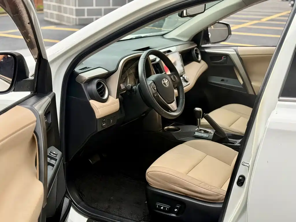 Toyota RAV4 — миниатюра 8