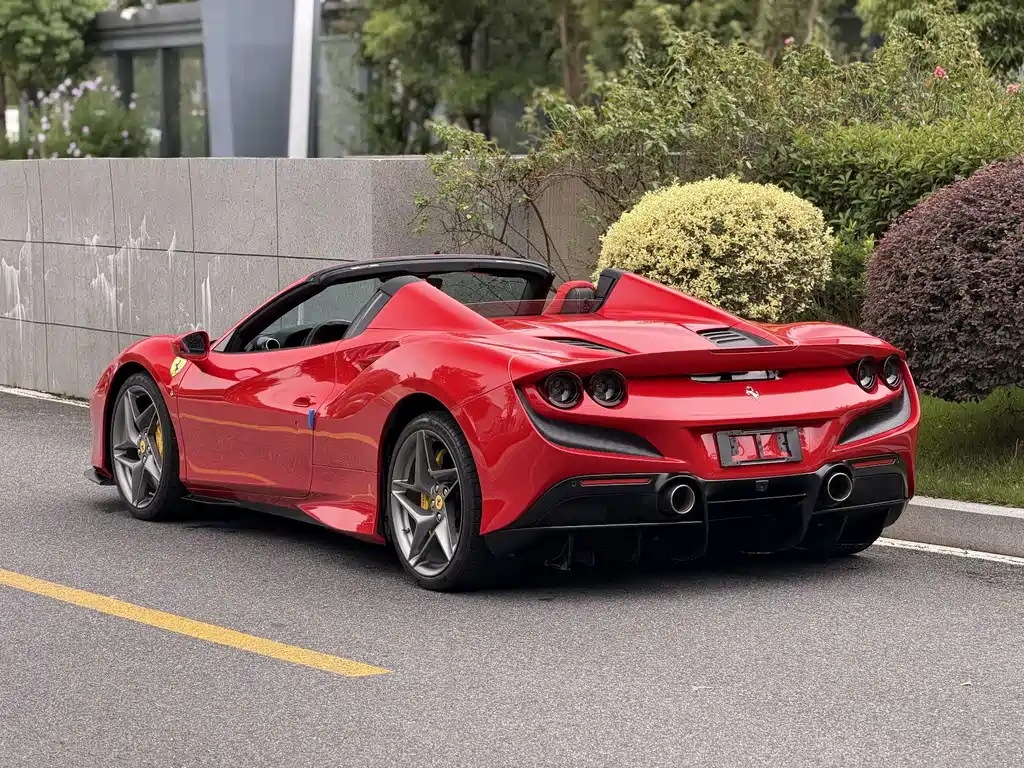 Ferrari F8 — миниатюра 3