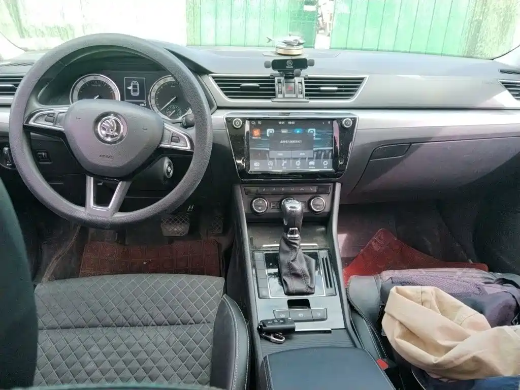 Skoda Superb — миниатюра 10
