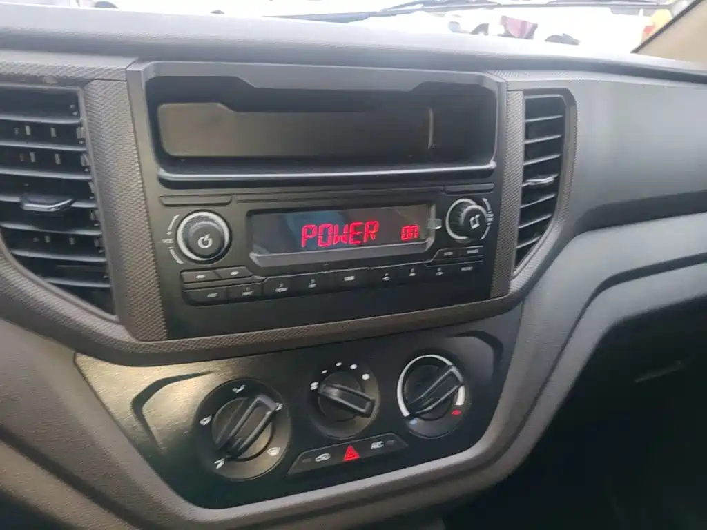 Wuling Hongguang V — миниатюра 13