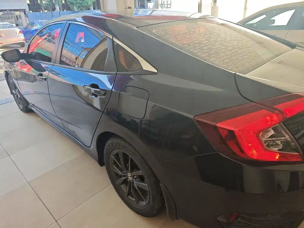 Honda Civic — миниатюра 5
