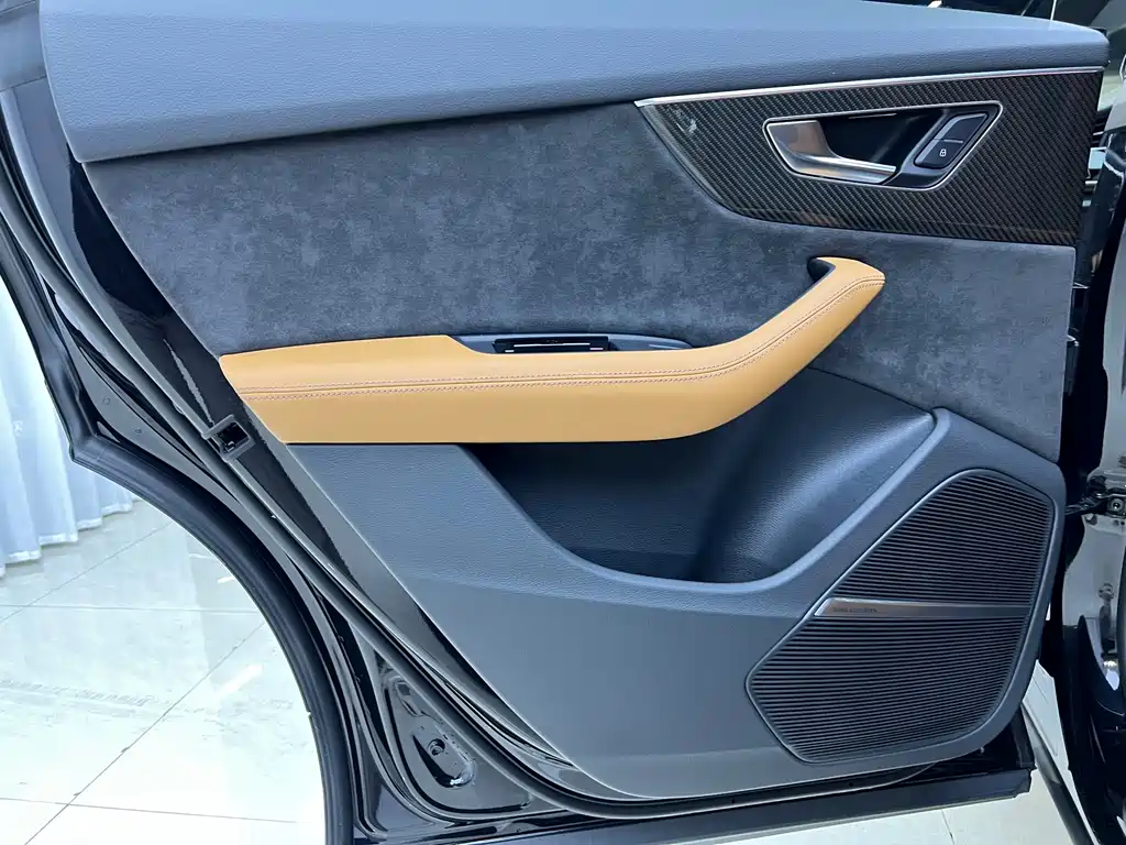 Audi RS Q8 — миниатюра 8