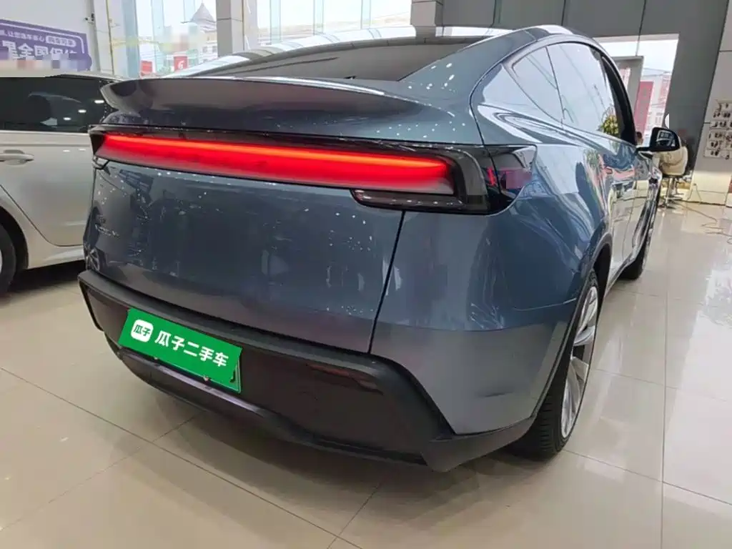 Tesla Model Y L — миниатюра 7