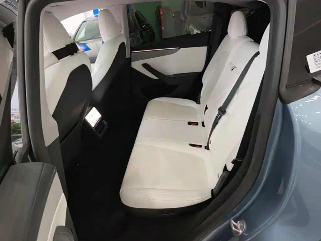 Tesla Model Y L — миниатюра 17