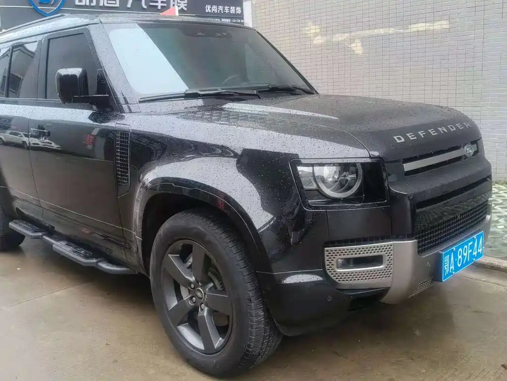 LAND ROVER DEFENDER