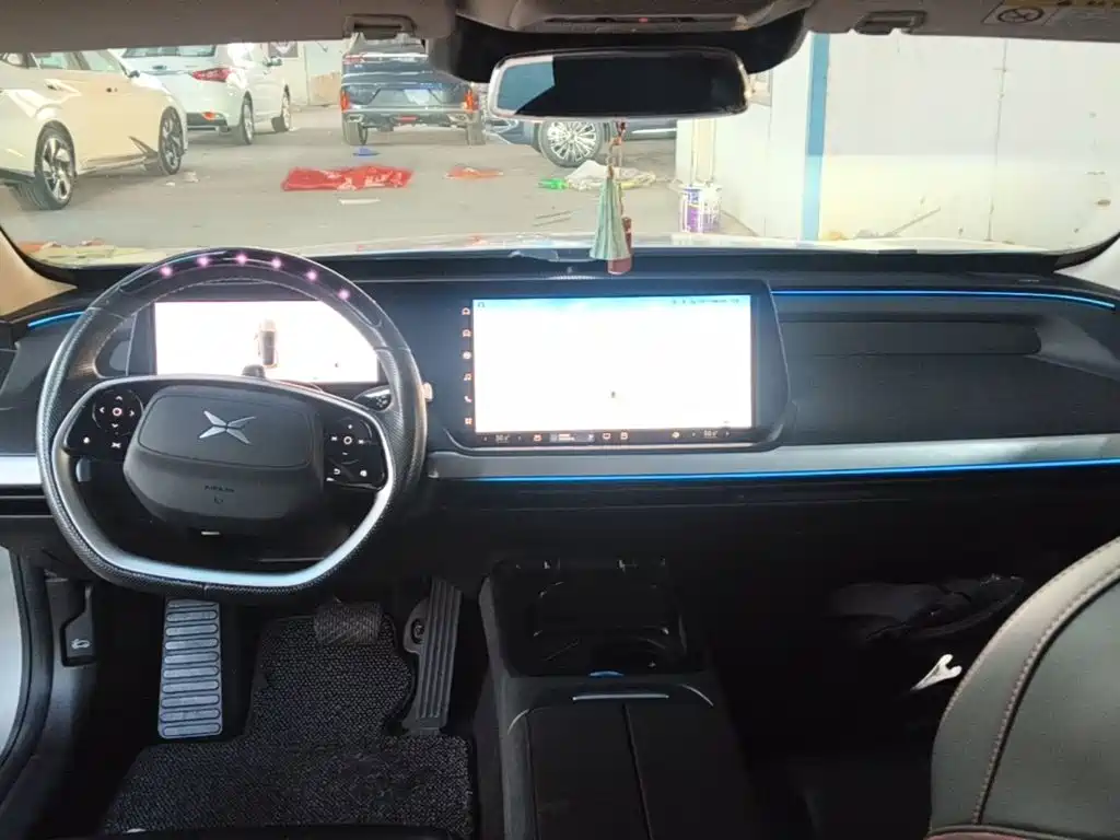 XPeng P7 — миниатюра 10