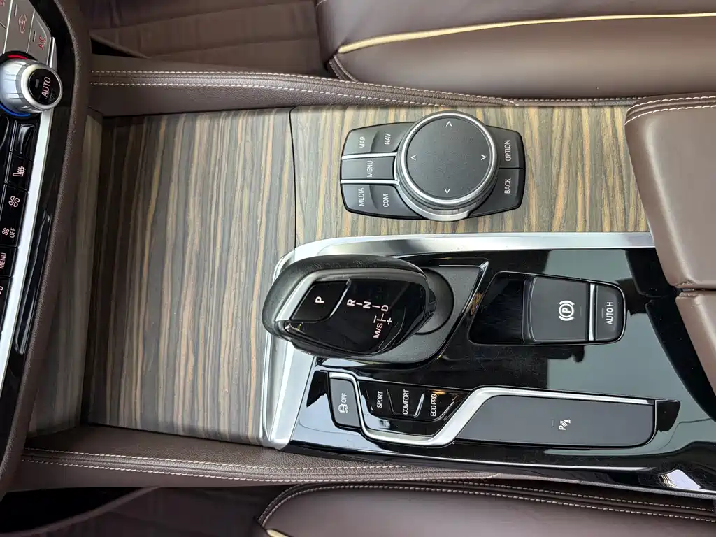 BMW 5 Series — миниатюра 8