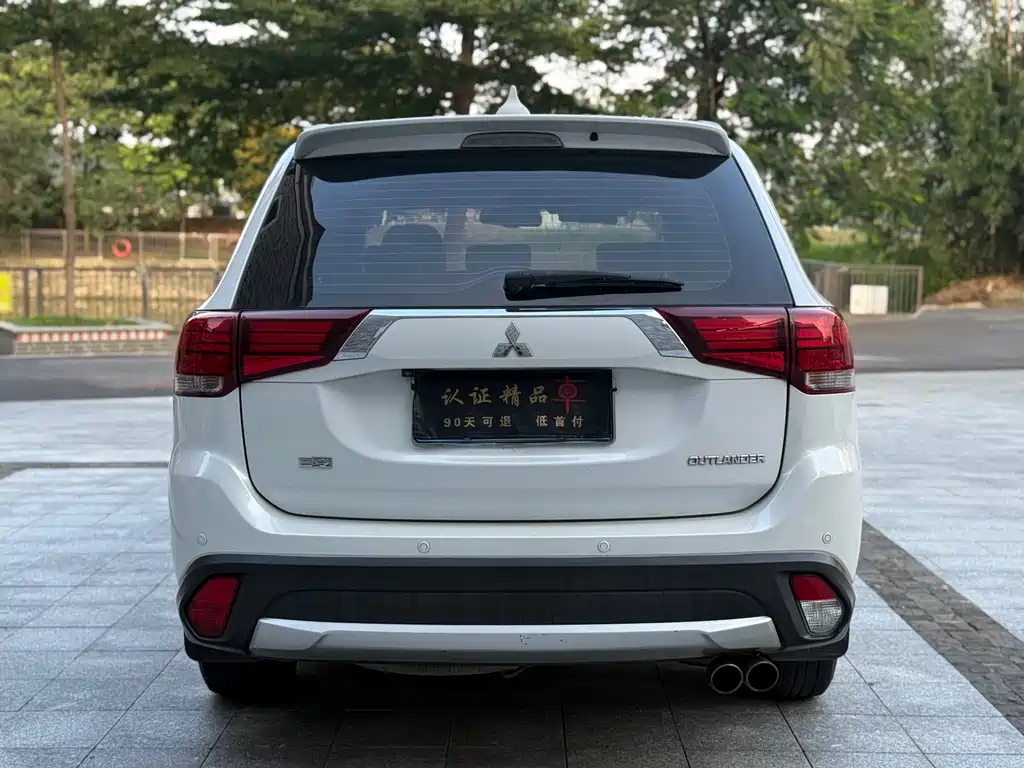 MITSUBISHI OUTLANDER