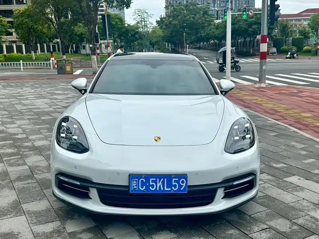 PORSCHE PANAMERA
