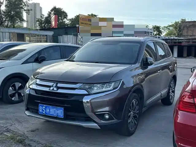 mitsubishi outlander