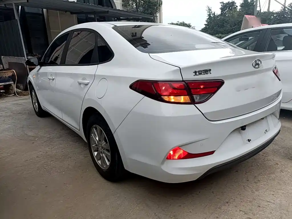 Hyundai Elantra — миниатюра 5