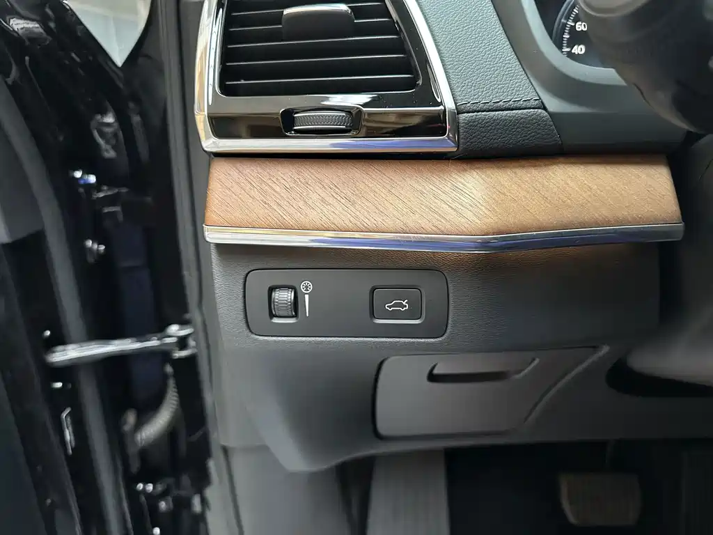 Volvo XC90 — миниатюра 15