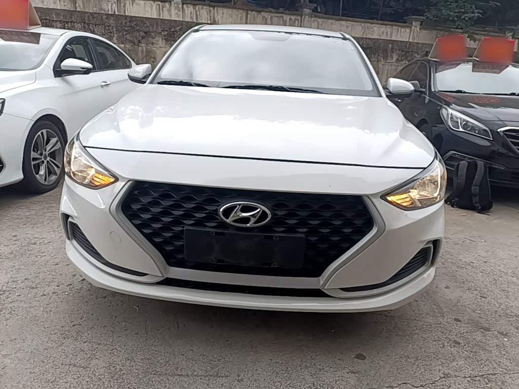 Hyundai Elantra 1.6 л 2023 г. Белый, пробег 48300 км