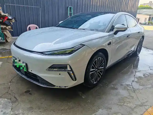 2025 Geely Galaxy Xingyao 8