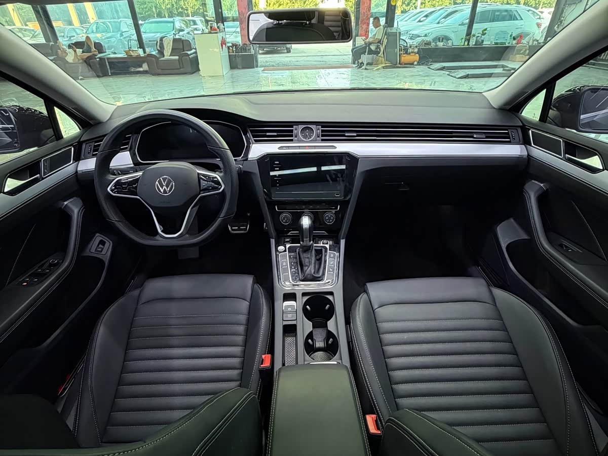 Volkswagen Magotan 1.4 л 2023 г. Чёрный, пробег 35000 км