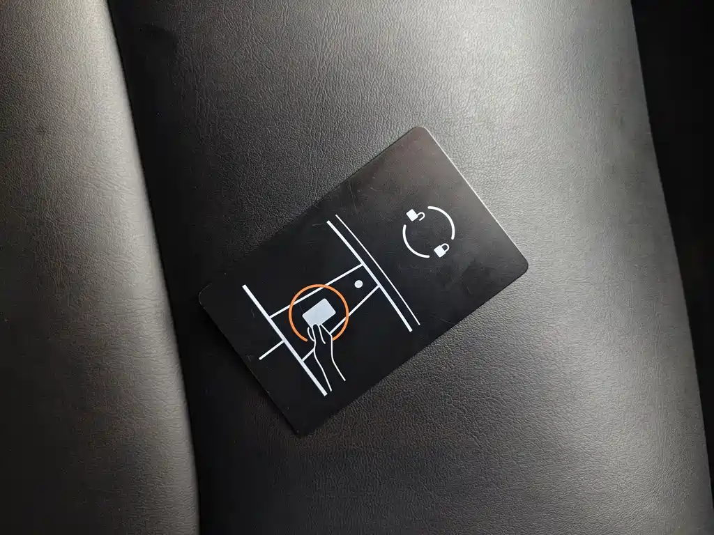 Tesla Model Y — миниатюра 17