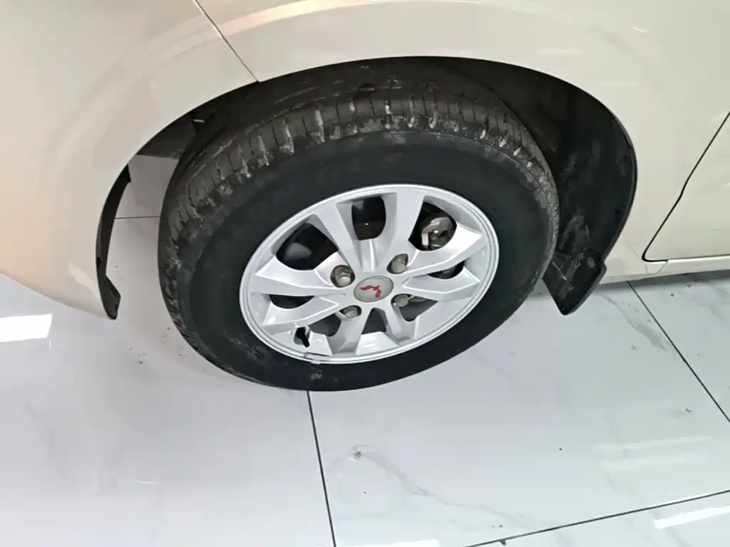 Wuling Hongguang V — миниатюра 23