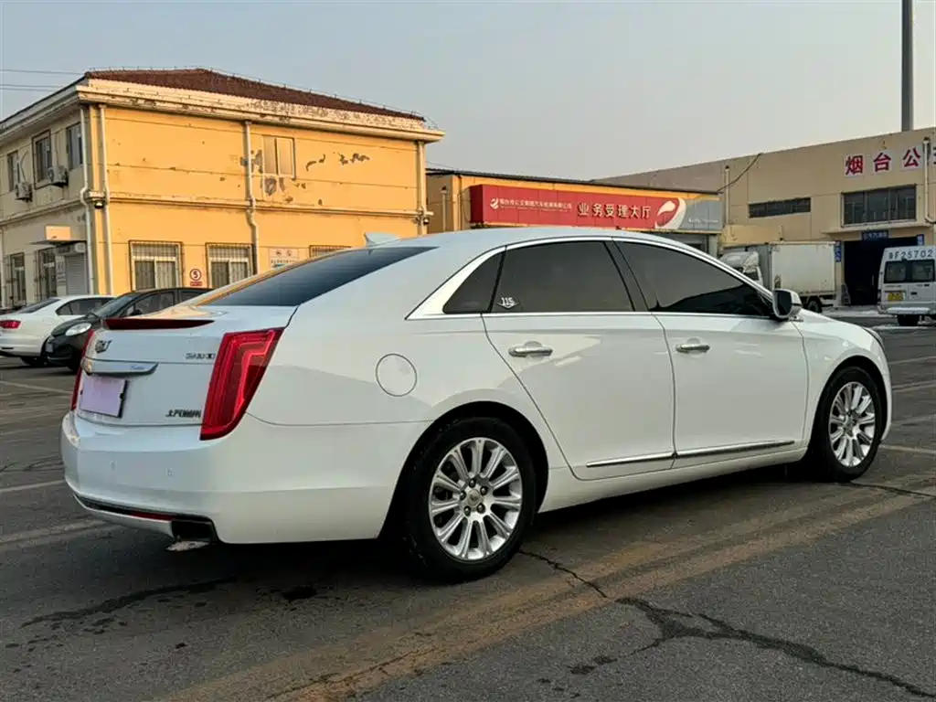 CADILLAC XTS