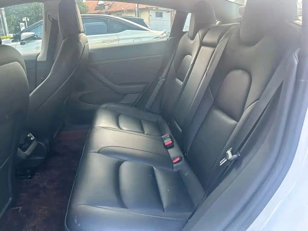 Tesla Model 3 — миниатюра 4