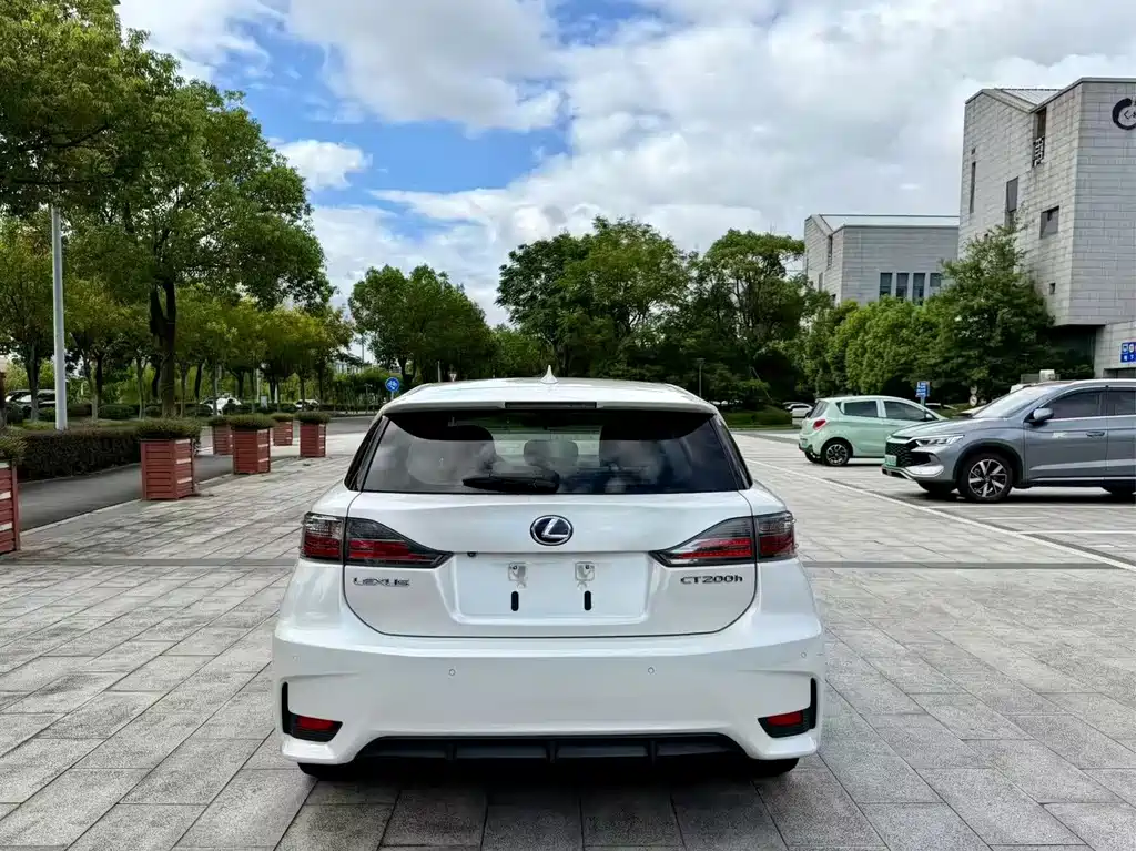 Lexus CT — миниатюра 8